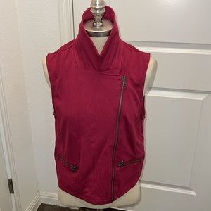 ✔NWT Torrid Burgundy Zip Up Moto Vest size 0